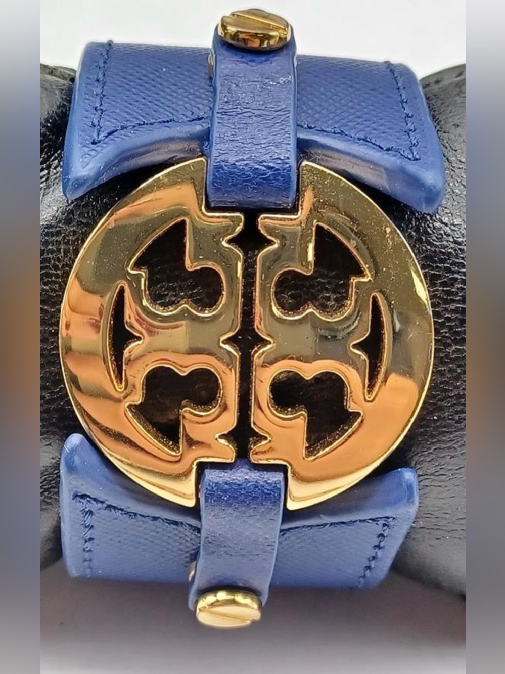 TORY BURCH
LOGO DOUBLE SNAP CUFF BRACELET
Navy Blue